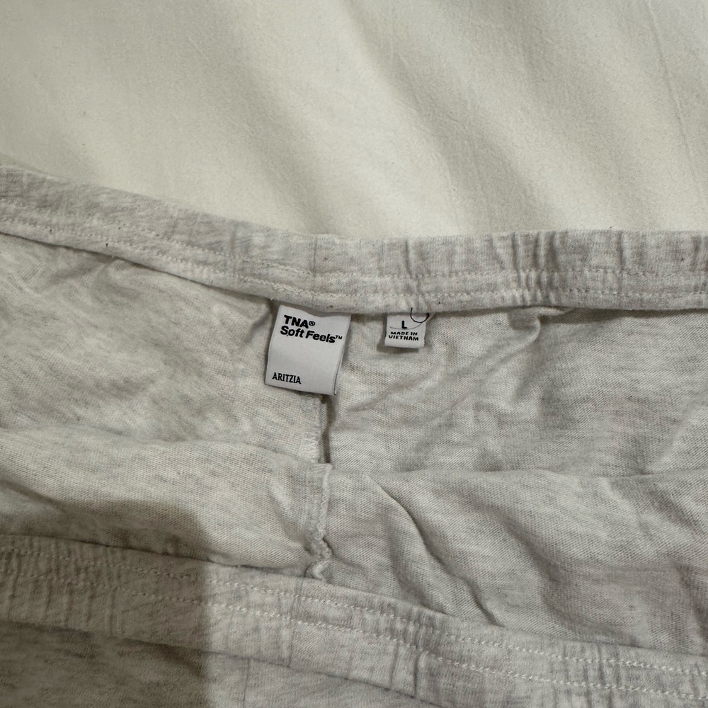 Aritzia Heather Grey Women's Shorts - Picture 5 of 6